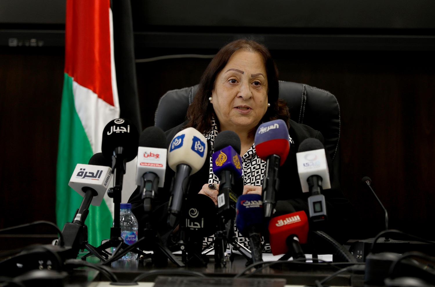 وزير الصحة مي الكيلة خلال المؤتمر الصحفي (تصوير: مصطفى أبو دية/ وفا)